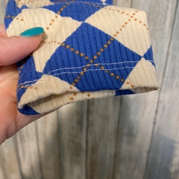 Fashion nova a day at the race | tan & blue checkered triangle crop button up| M - Picture 11 of 13